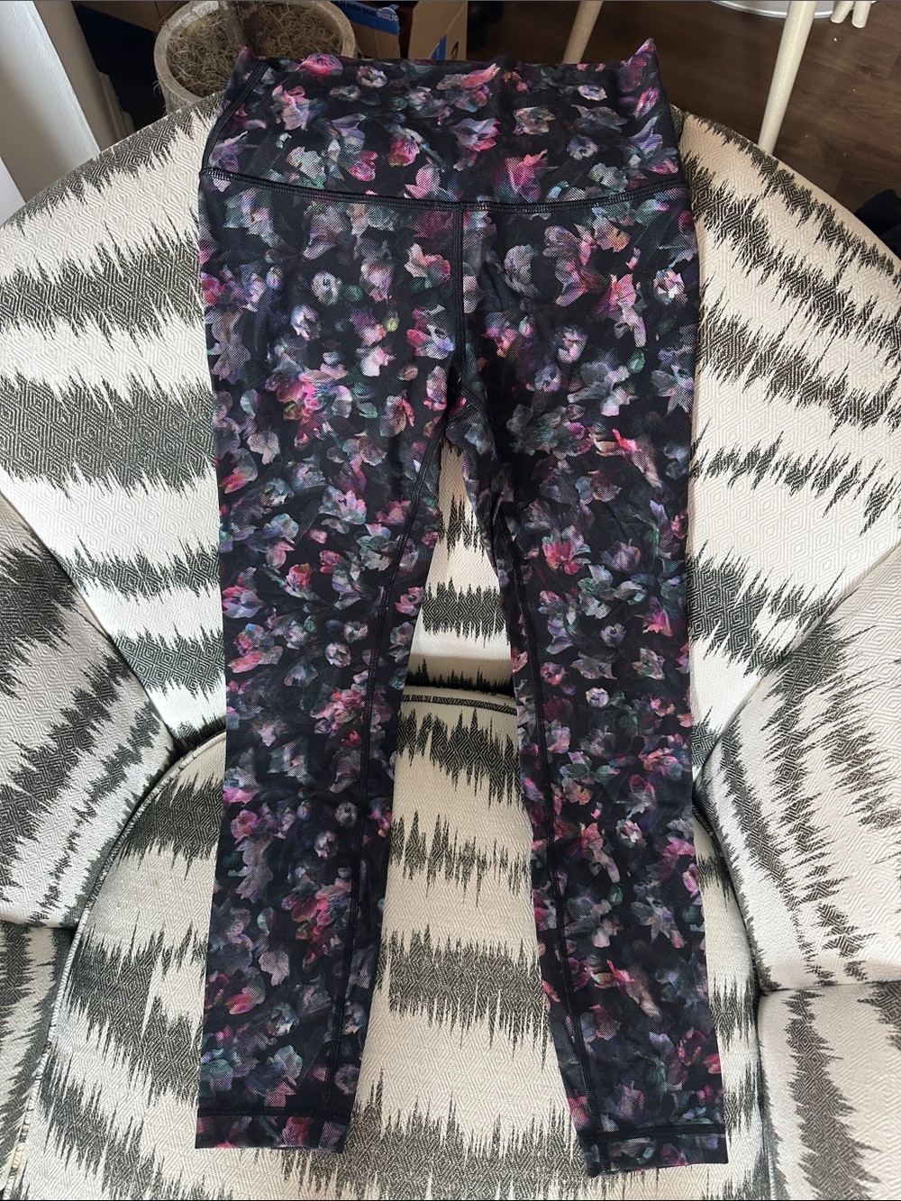 Lululemon size 4 Floral Active Leggings - Comfortable Stretch